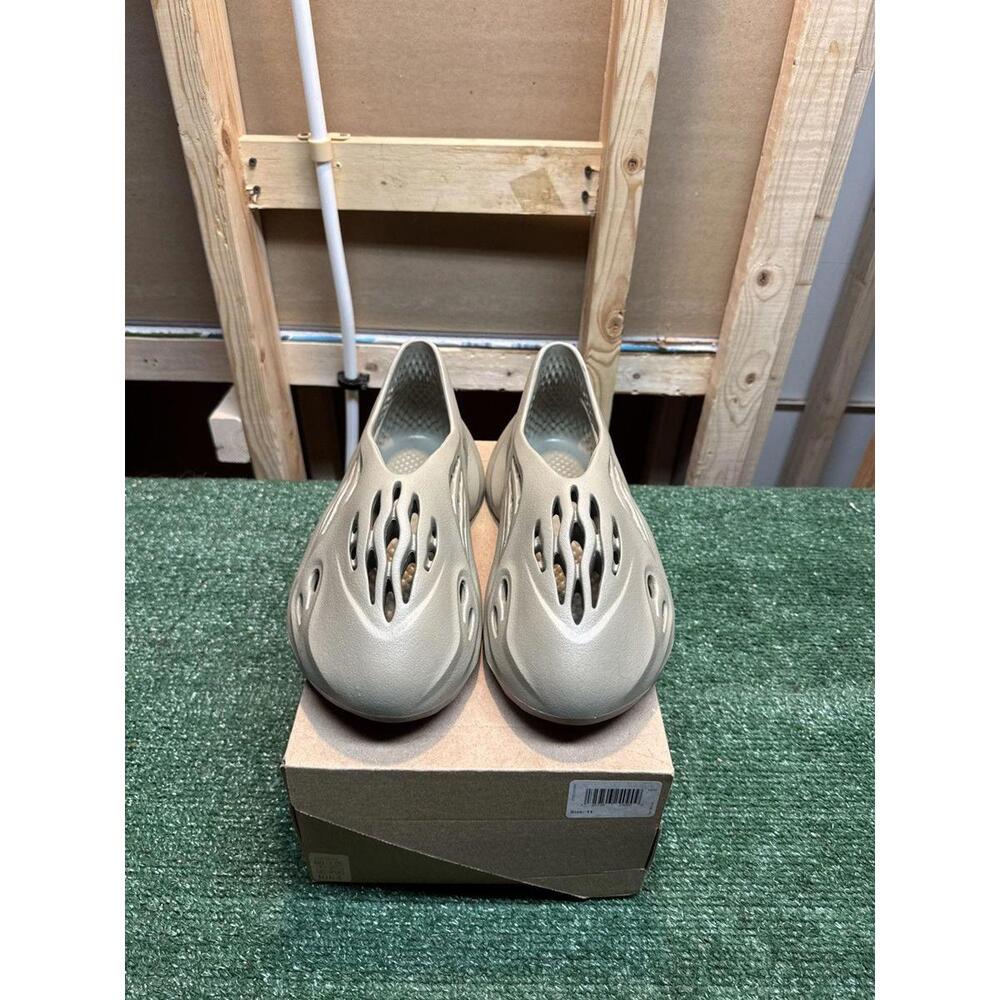Adidas Yeezy Foam RNR Stone Salt Size 11 - Picture 6 of 9